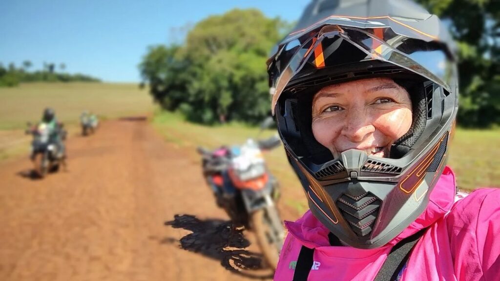 Telma Crummenauer, responsável pelo projeto TPM, registra um dos trechos da edição 2023 da competição. Foto: Reprodução / Instagram / Telma Crummenauer