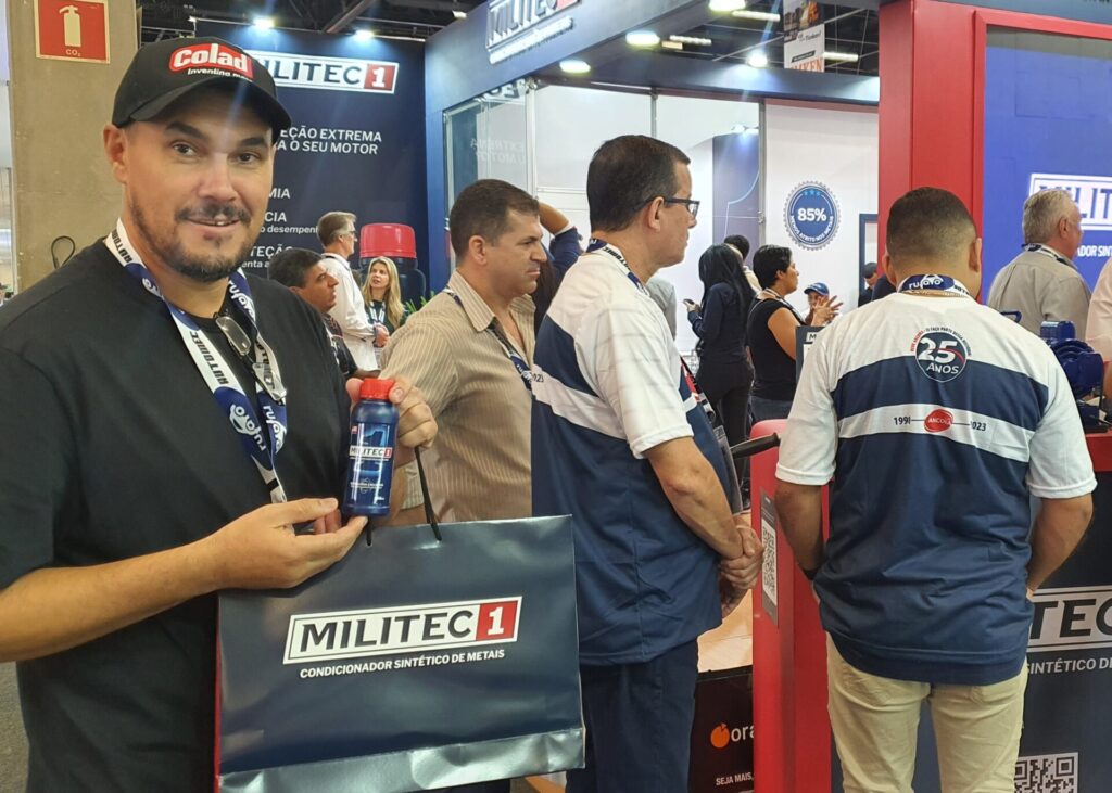 O pintor automotivo Edivaldo “Paulista” garantiu um frasco de 40 ml de MILITEC 1 para aplicar em sua moto. Foto: Renyere Trovão