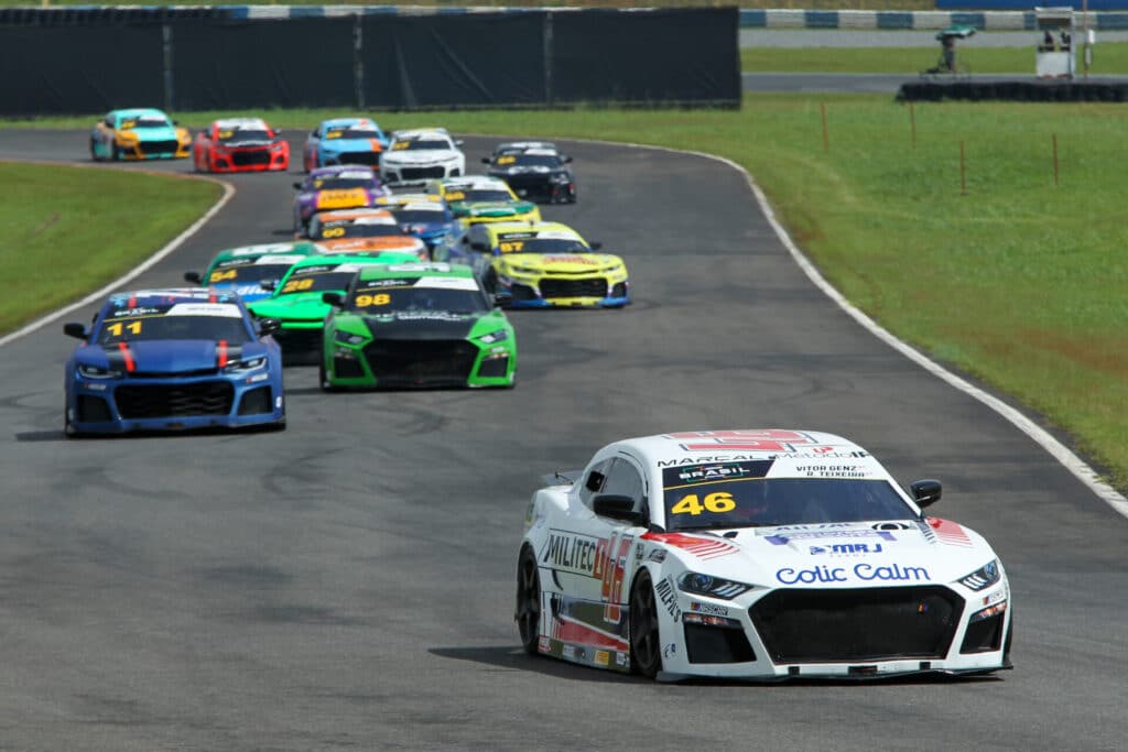 Carro 46 de Vitor Genz na etapa de abertura da Nascar Brasil, em Goiânia. Foto: Vanderley Soares