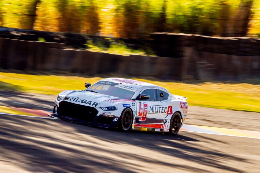 O carro número 46, de Vitor Genz, tem o patrocínio do MILITEC 1, produto que trata todos os veículos da Nascar Brasil. Foto: Luciano Santos/ SIGCom