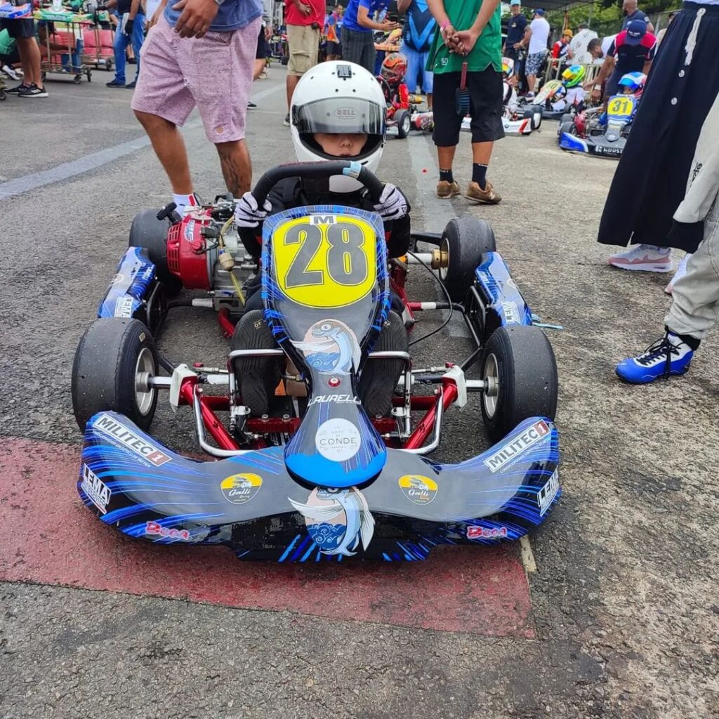 A jovem promessa Léo Parreira e seu kart número 28, apoiado pela MILITEC Brasil. Foto: Reprodução/ Instagram