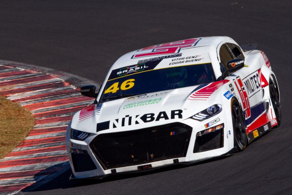 O carro número 46 foi eleito o segundo mais bonito da temporada 2023 da NASCAR Brasil. Foto: Luciano Santos/ SIG Comunicação