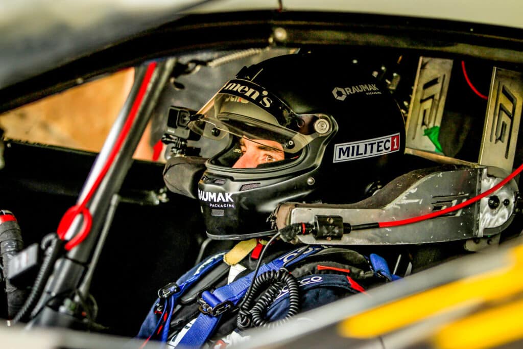 O gaúcho Vitor Genz ainda tem chances do título geral da NASCAR Brasil. Foto: Luciano Santos/ SiGCom