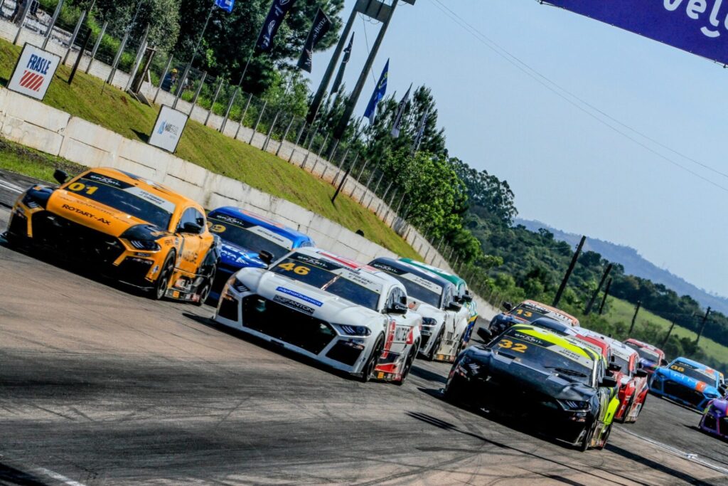 Todos os carros da NASCAR Brasil recebem a aplicação do MILITEC 1 para competir. Foto: Luciano Santos/ SiGCom