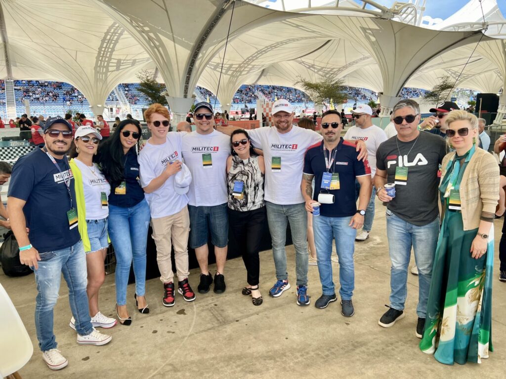 Convidados e colaboradores da MILITEC no camarote posicionado em frente à curva do S do Senna. Foto: Divulgação