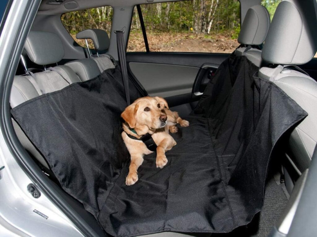 A capa protetora de bancos evitar danos como arranhões e pelos do animal. Foto: Divulgação