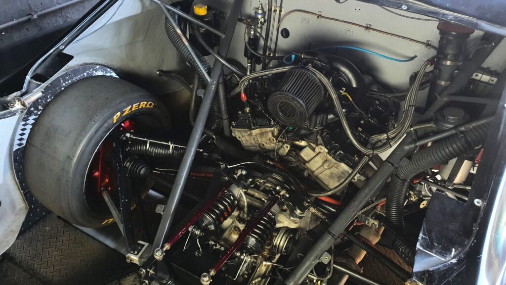 A quebra do motor V6 de 3.6 L e 300 cv, tratado com MILITEC 1, é raro na NASCAR Brasil. Foto: Renyere Trovão.
