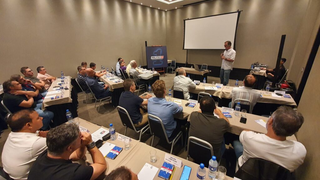 José Neto, diretor-presidente da MILITEC Brasil, no discurso de abertura do encontro com os distribuidores. Foto: Renyere Trovão