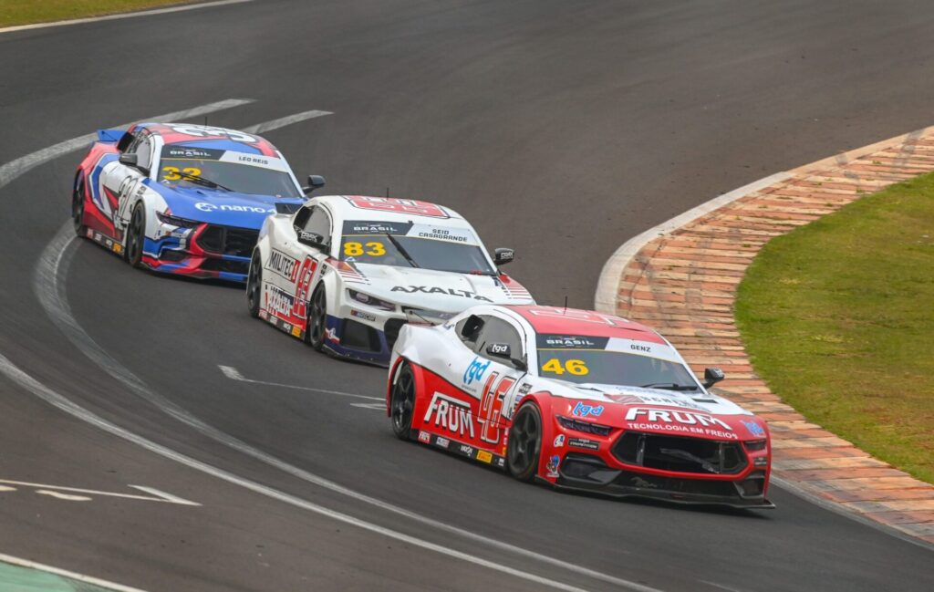 Vitor Genz e Gabriel Casagrande travaram um duelo particular na primeira fase das 100 Milhas de Cascavel. Foto: SIGComunicação