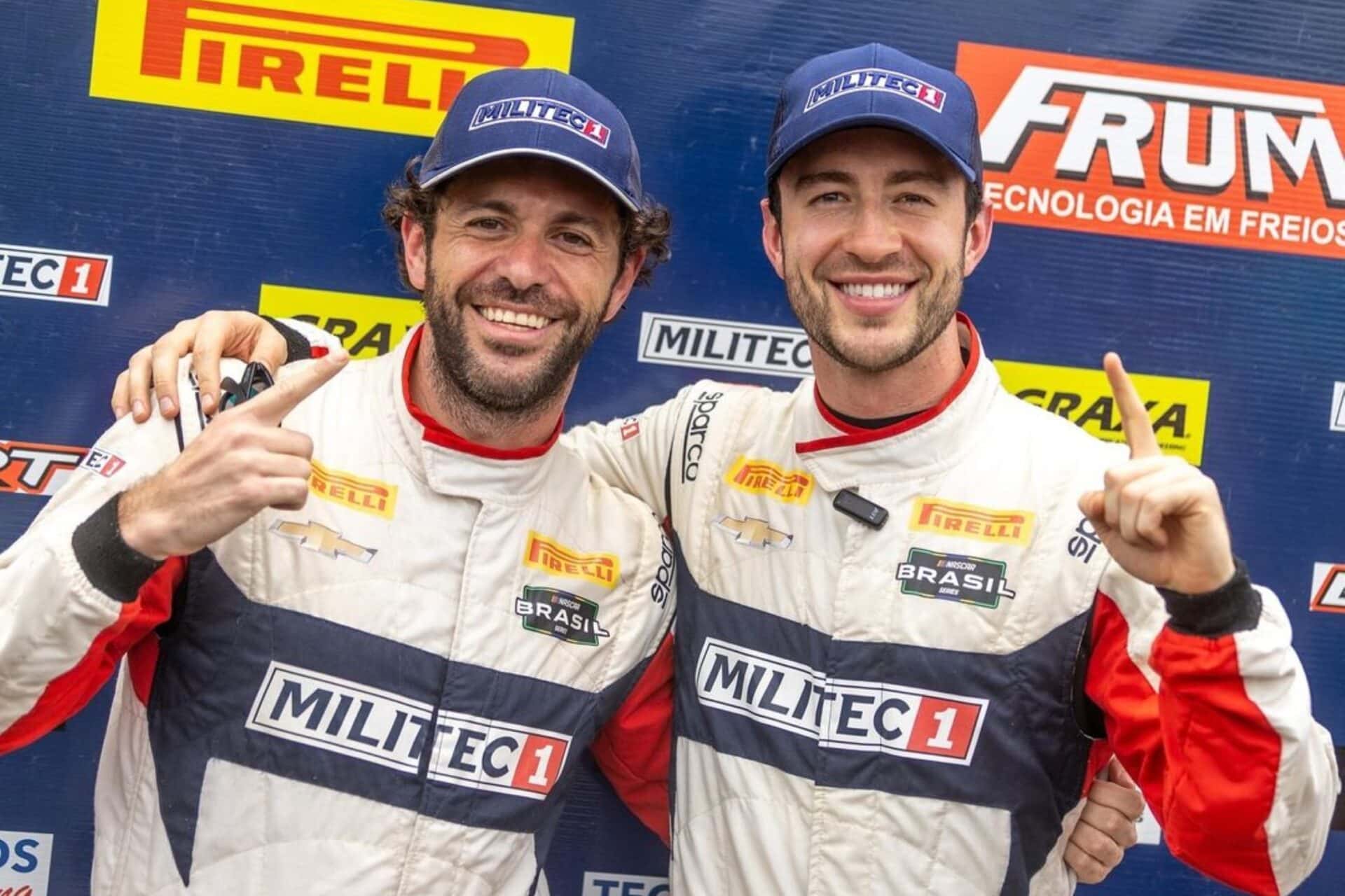 Seid e Casagrande comemoram o título nas categorias Overall e Special Edition da NASCAR Brasil Series 2024. Foto: SIGComunicação/ Divulgação