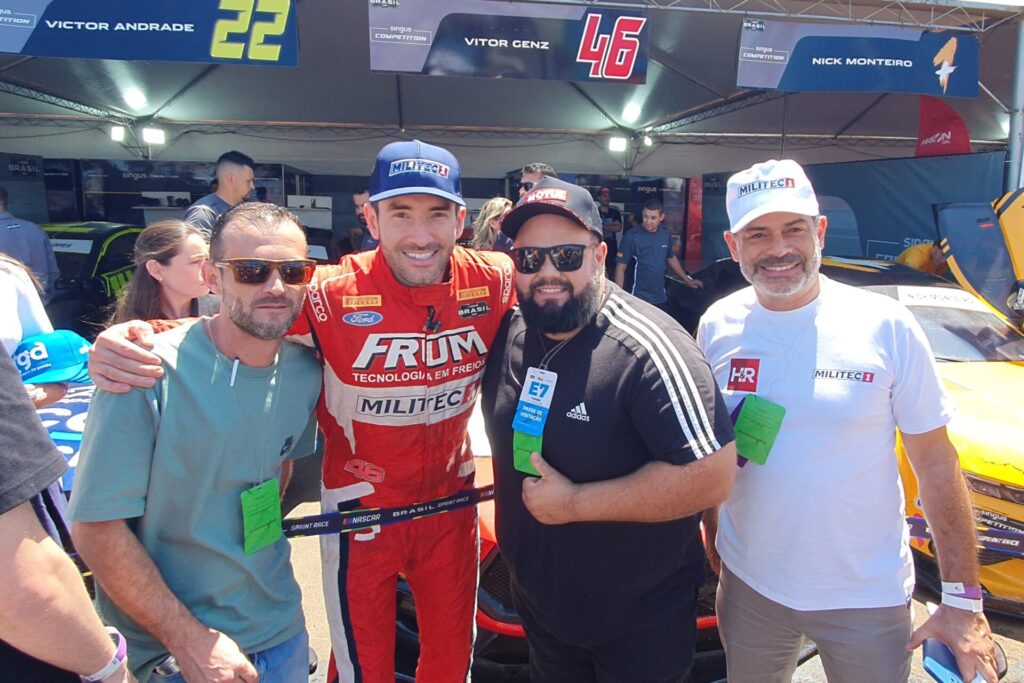 Representantes da H&R Distribuidora ao lado do piloto MILITEC 1, Vitor Genz, em Viamão. Foto: Renyere Trovão