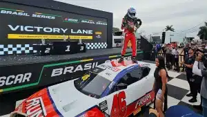 Vitor Genz comemora vitória em Campo Grande na NASCAR Brasil 2025