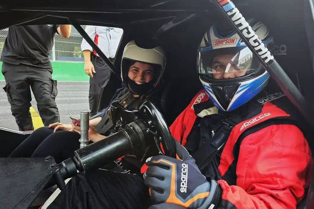 Lucia Galdino se prepara para a volta rápida da NASCAR Brasil Interlagos 2025 com a Militec